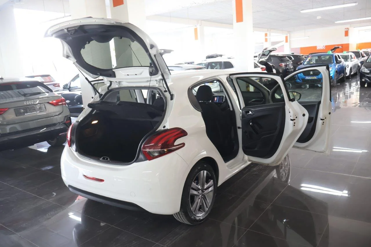 Peugeot 208 - View model 7