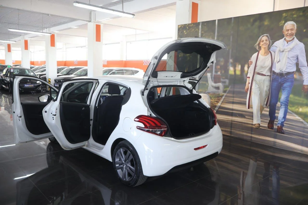 Peugeot 208 - View model 8