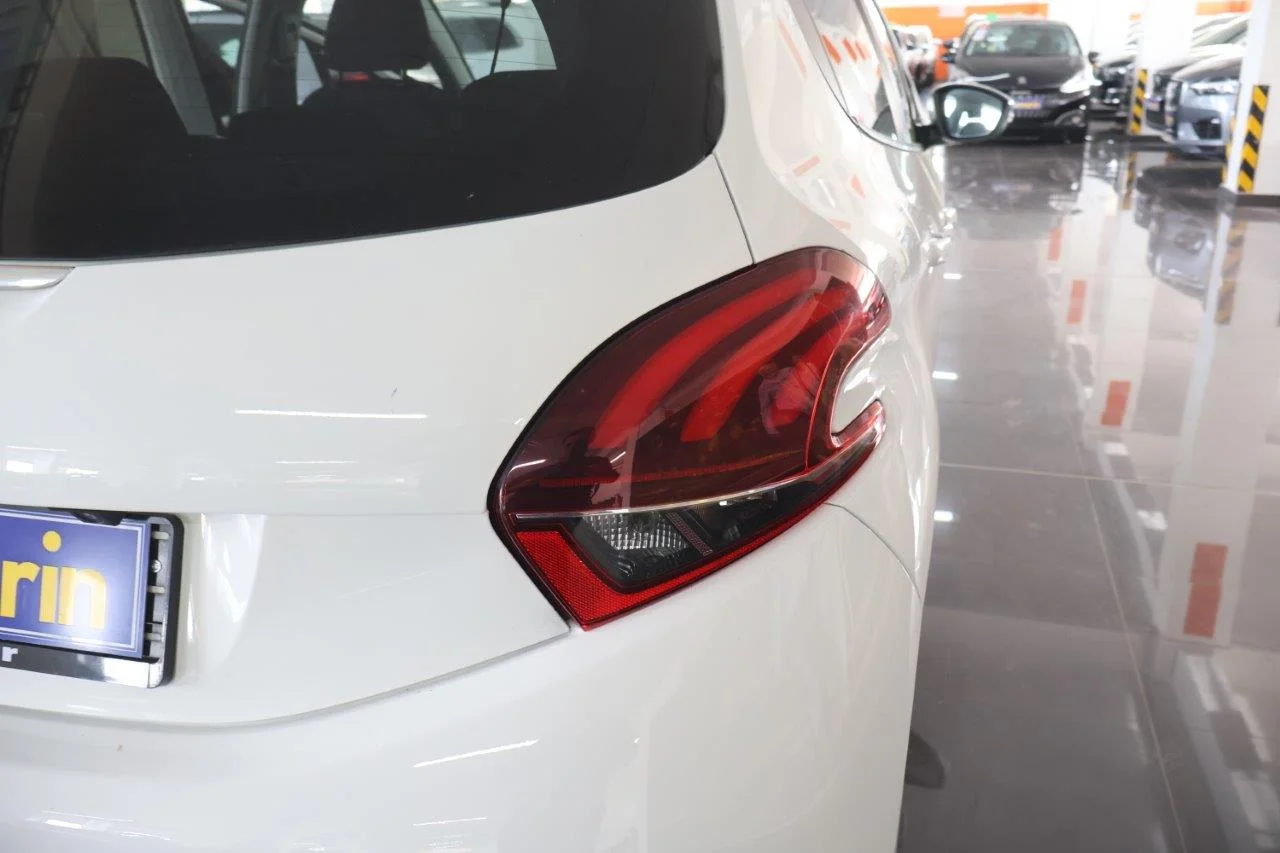 Peugeot 208 - View model 11