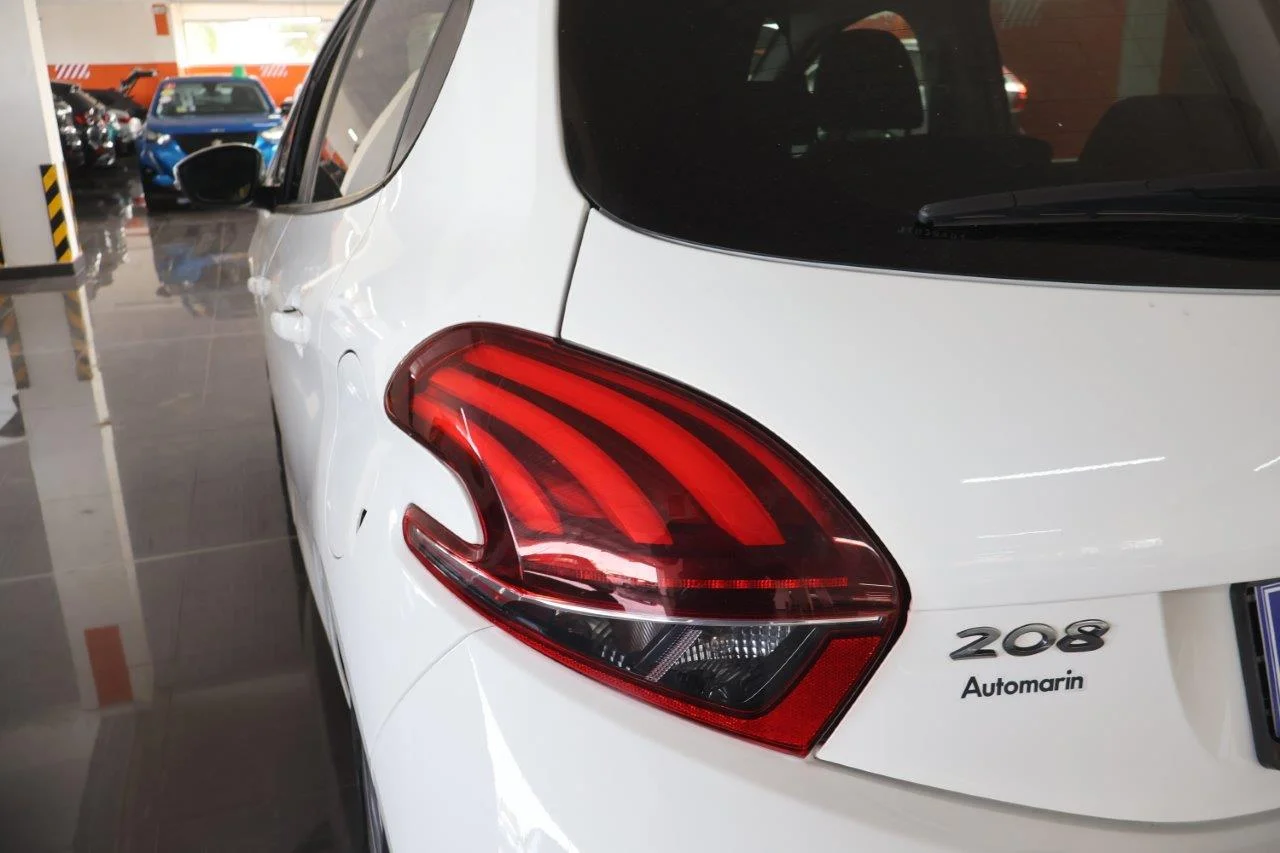 Peugeot 208 - View model 12