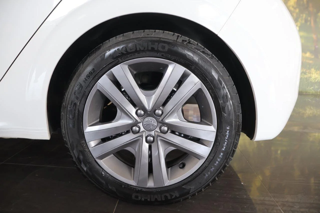 Peugeot 208 - View model 13
