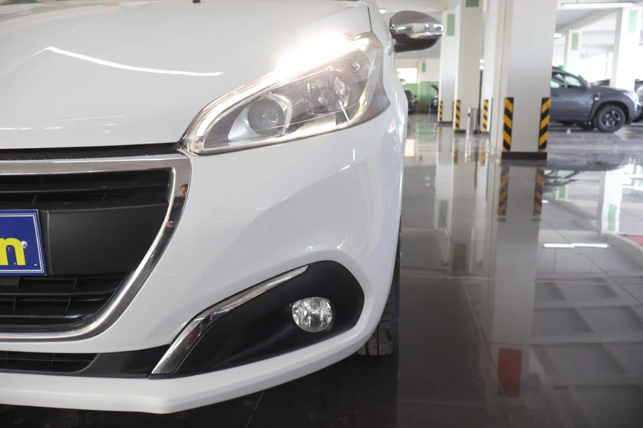 Peugeot 208 - View model 17