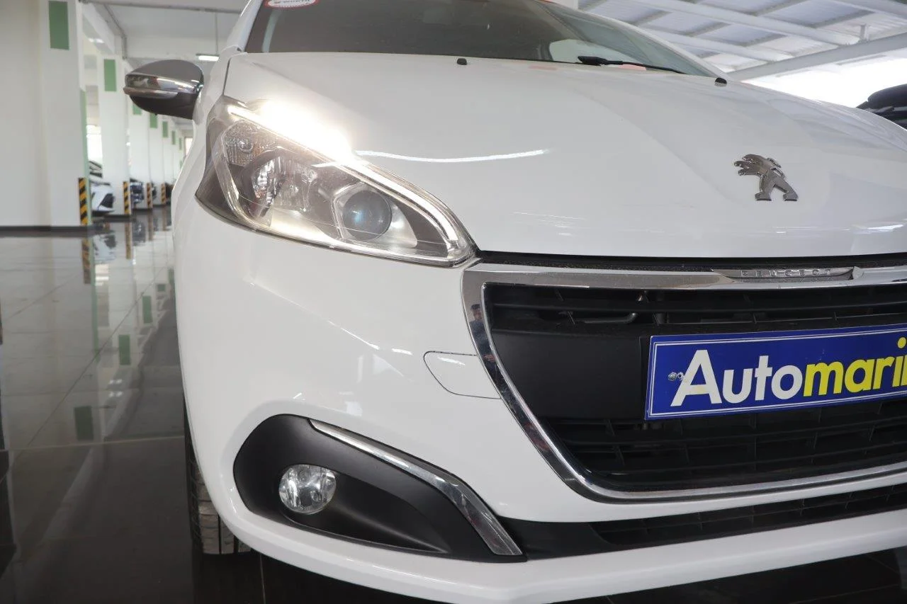 Peugeot 208 - View model 18