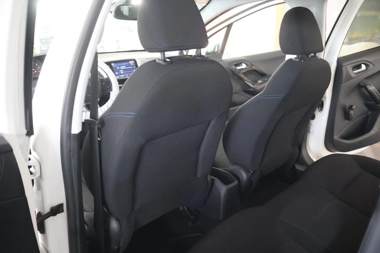 Peugeot 208 - View model 26