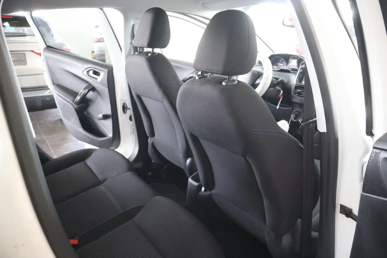 Peugeot 208 - View model 28