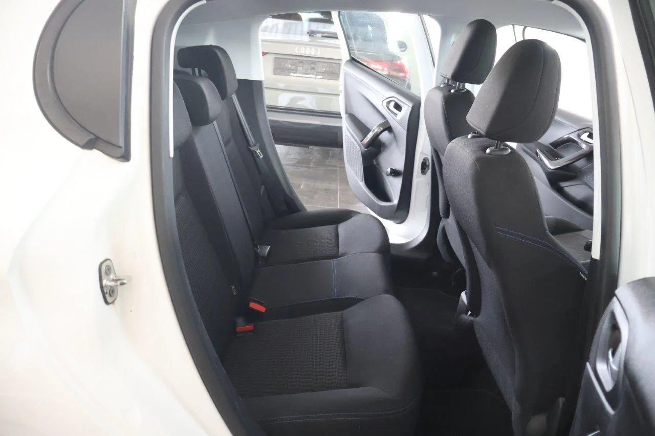 Peugeot 208 - View model 29