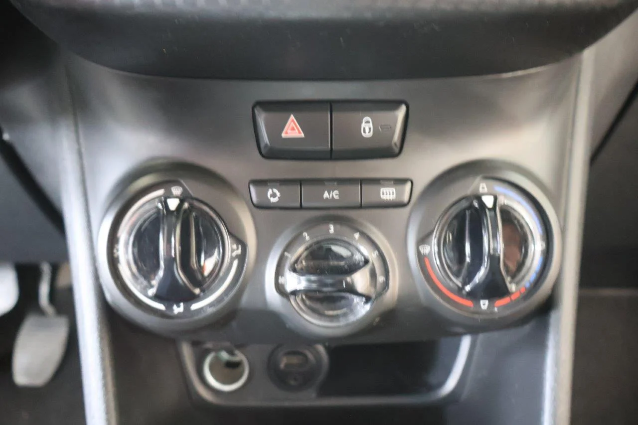 Peugeot 208 - View model 34