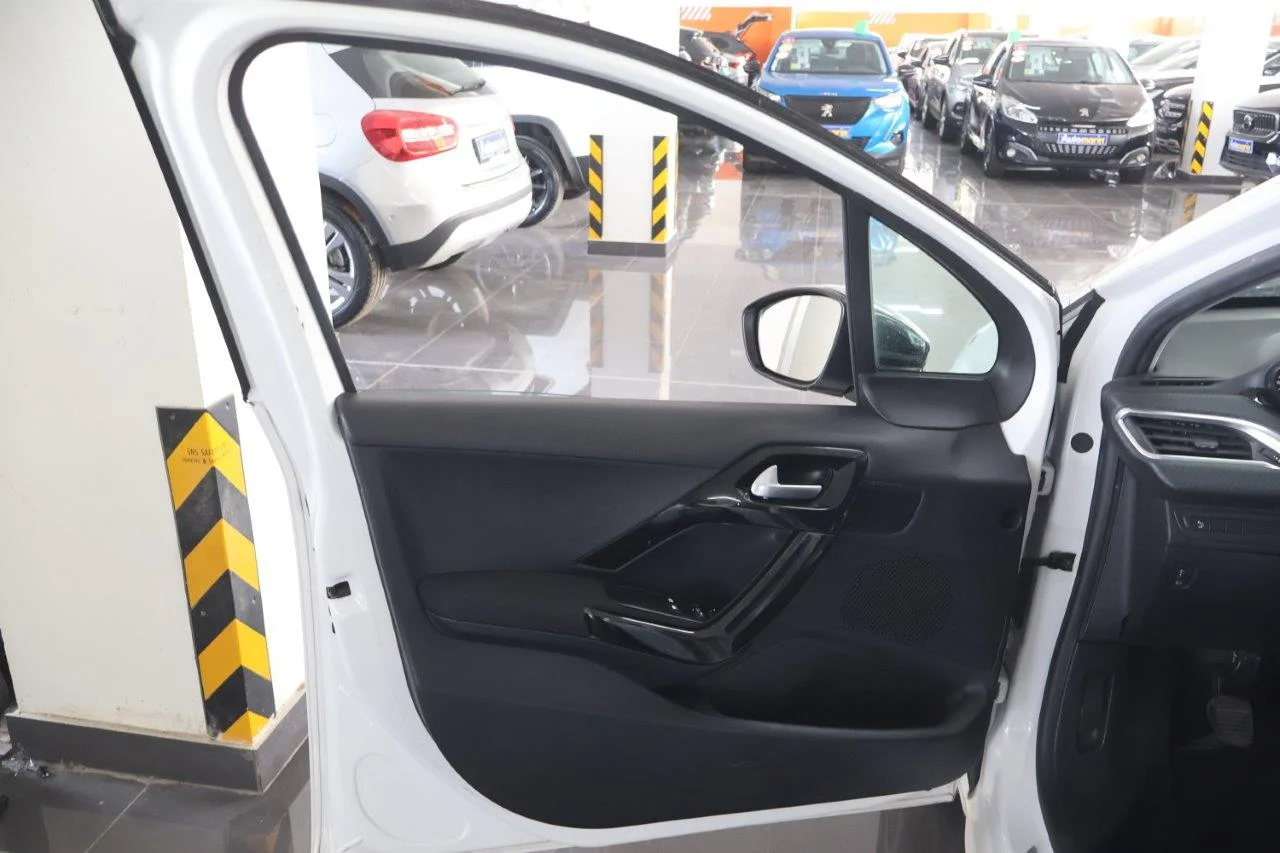 Peugeot 208 - View model 35