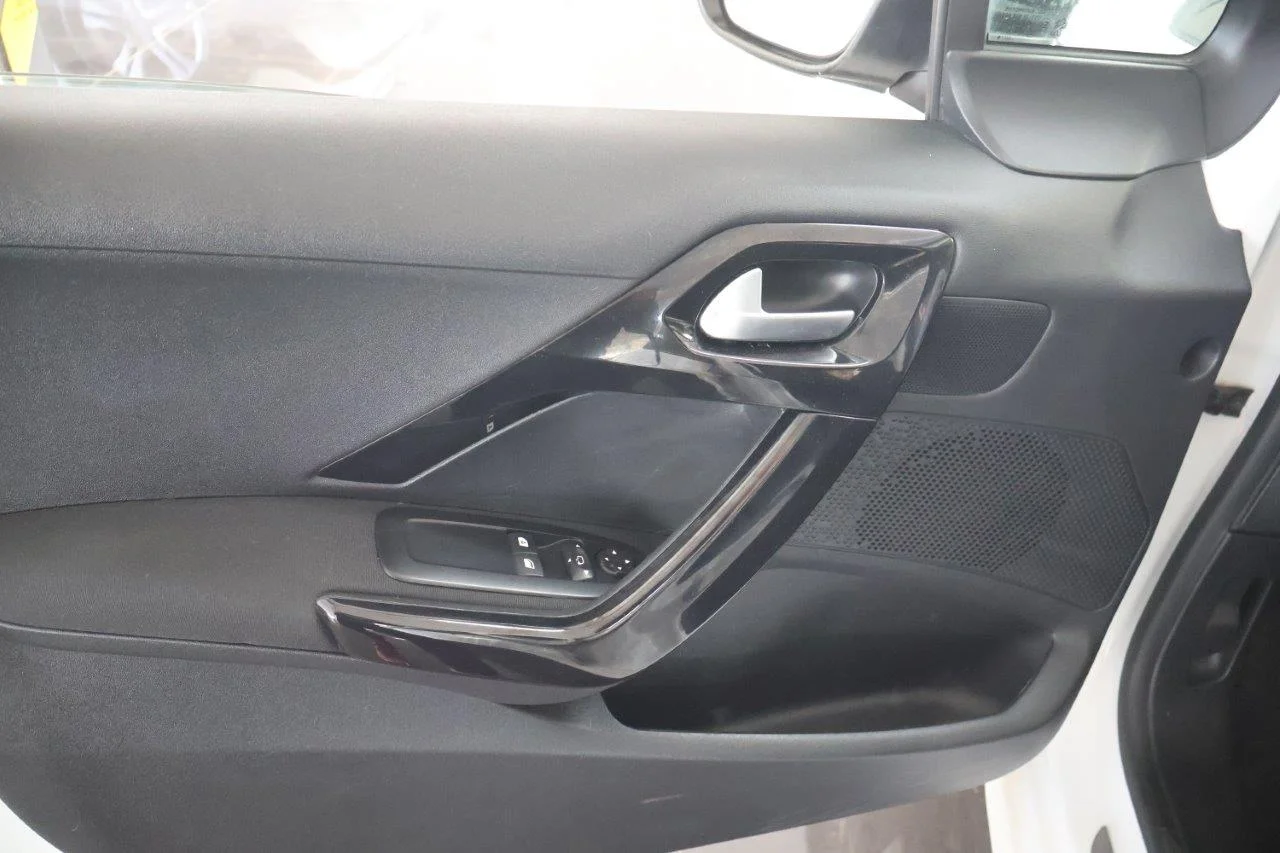 Peugeot 208 - View model 36