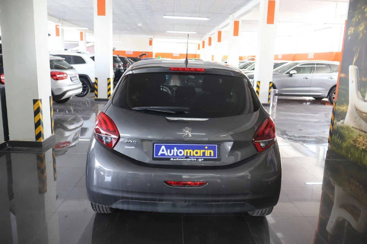 Peugeot 208 - View model 5