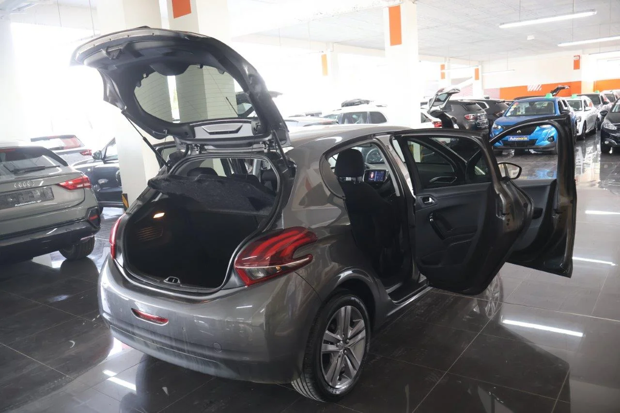 Peugeot 208 - View model 7