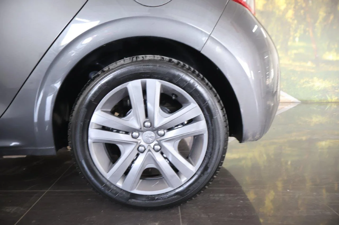 Peugeot 208 - View model 13