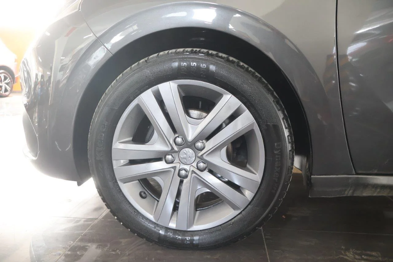 Peugeot 208 - View model 14