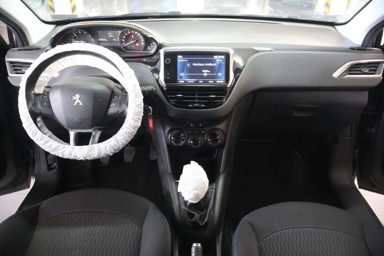 Peugeot 208 - View model 22