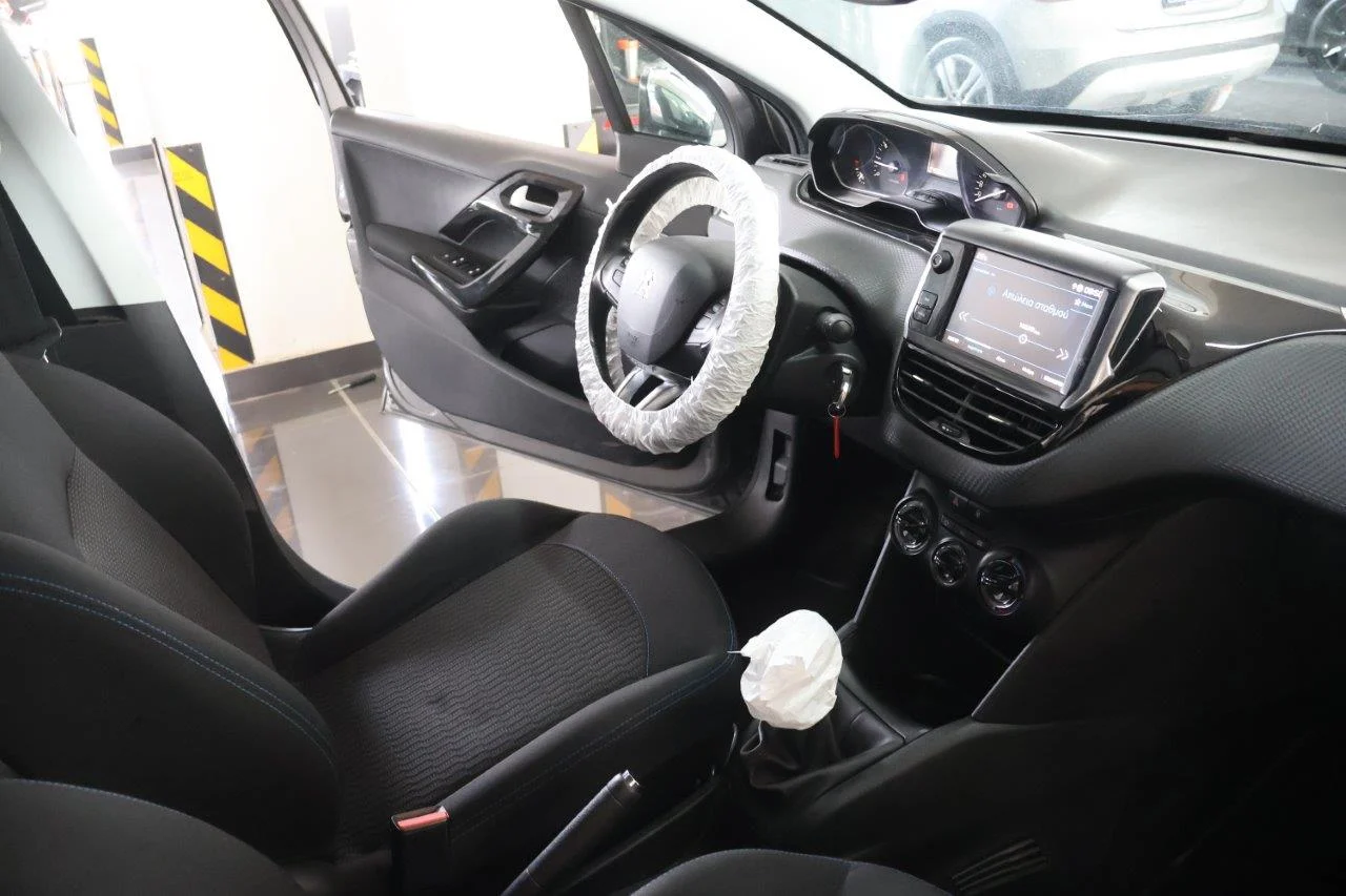 Peugeot 208 - View model 24