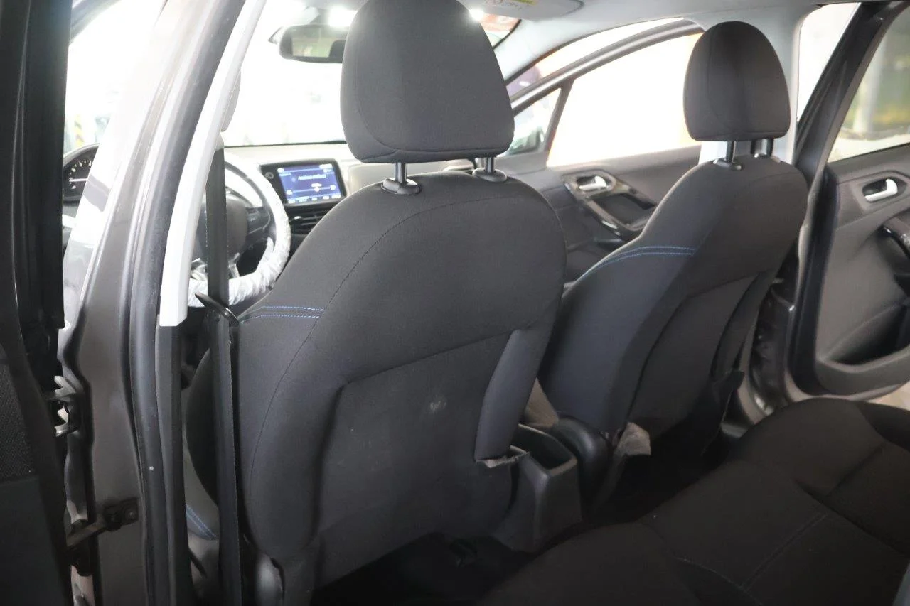 Peugeot 208 - View model 26