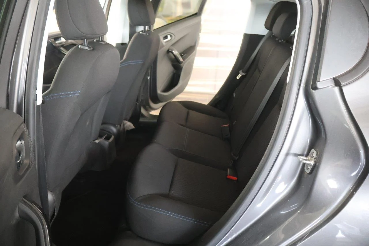 Peugeot 208 - View model 27