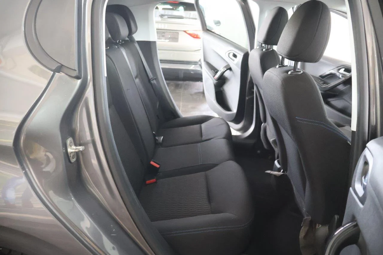 Peugeot 208 - View model 28