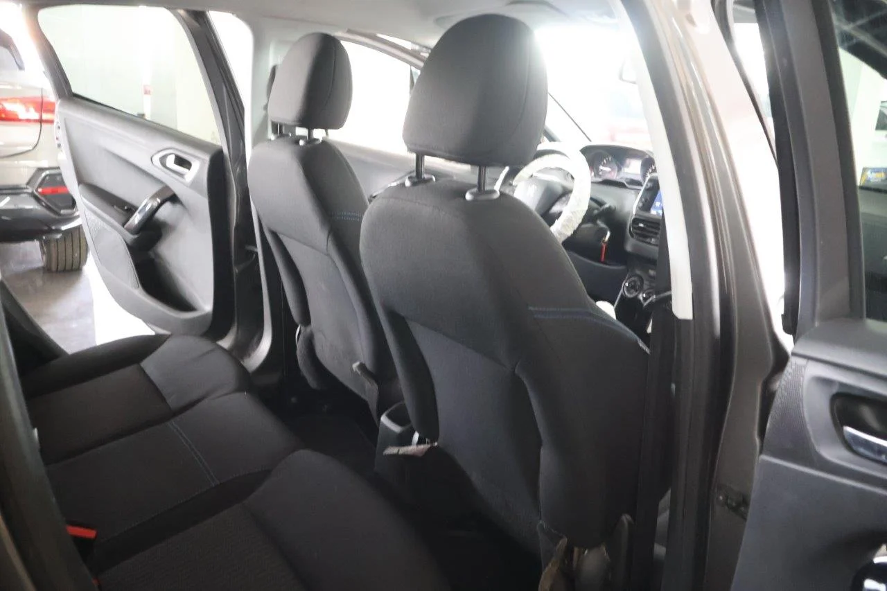 Peugeot 208 - View model 29