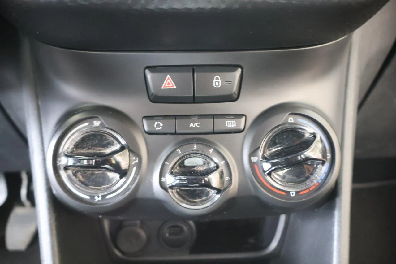 Peugeot 208 - View model 31