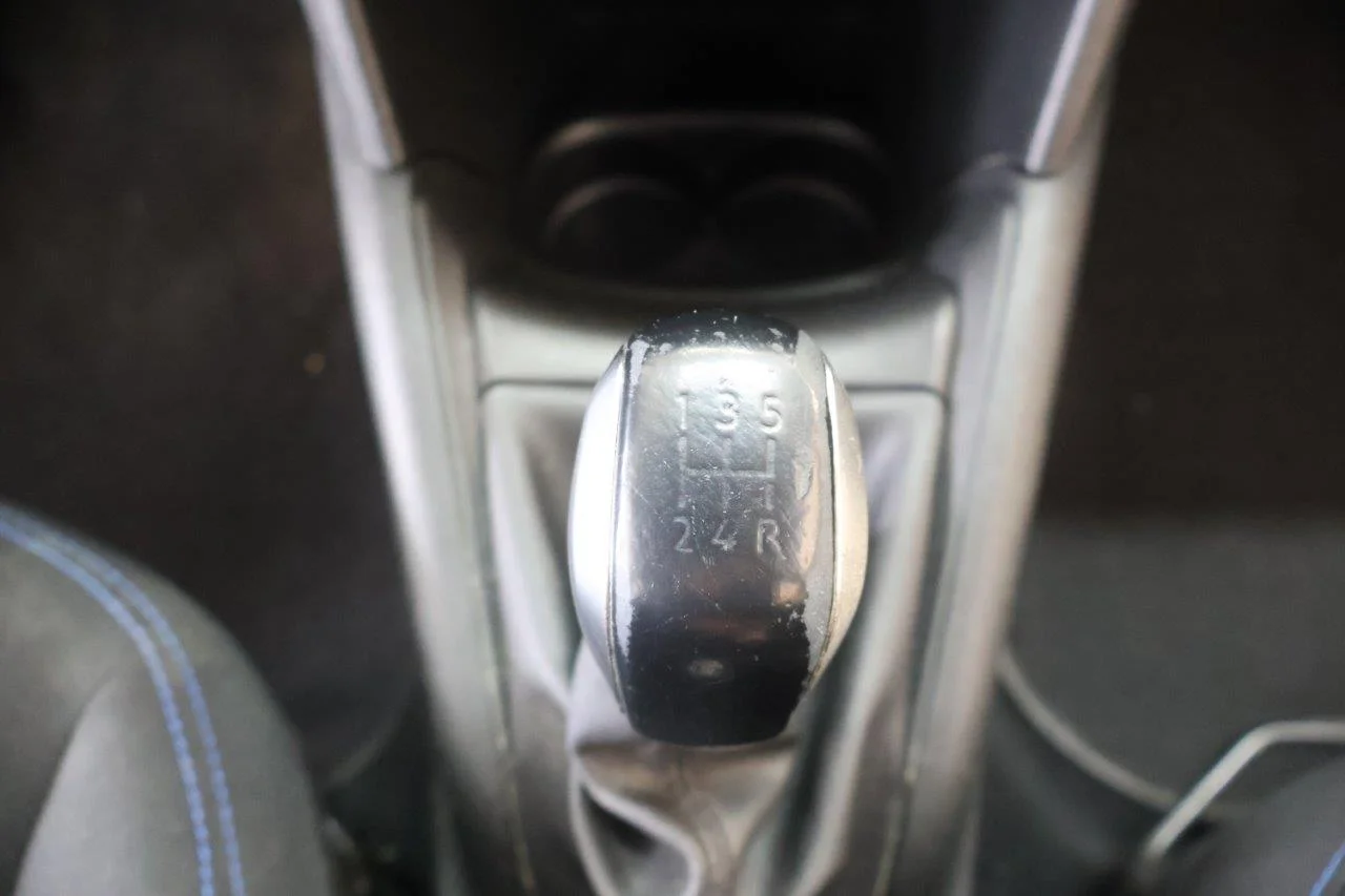 Peugeot 208 - View model 33