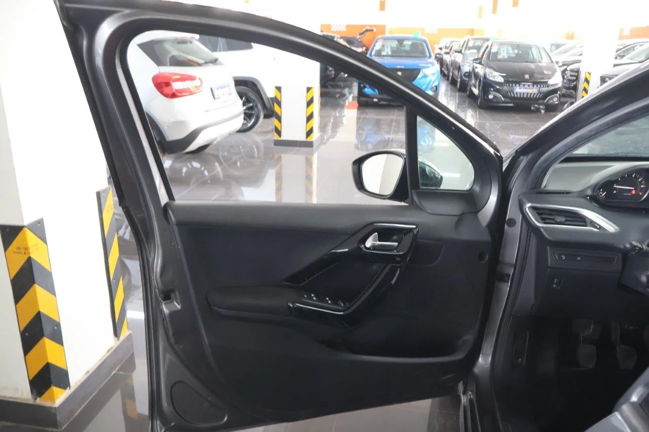Peugeot 208 - View model 34