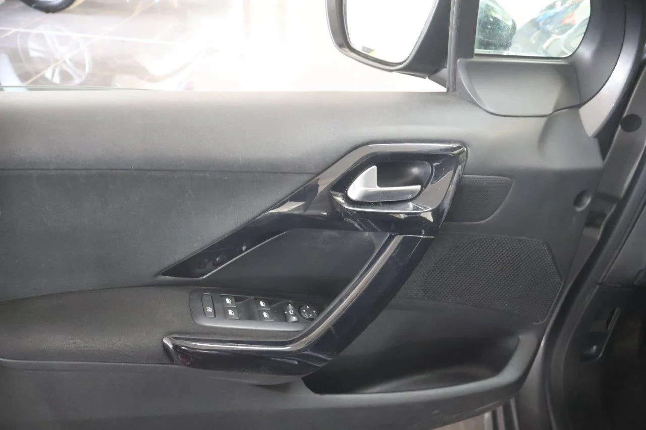 Peugeot 208 - View model 35