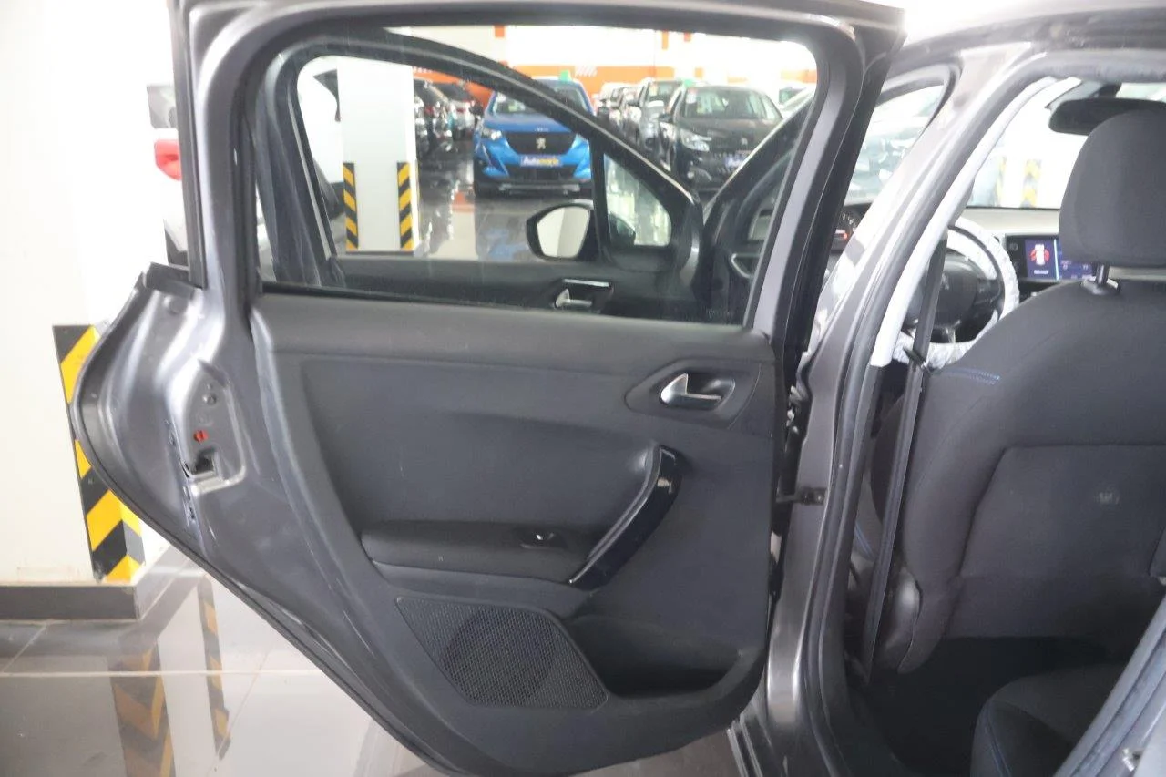 Peugeot 208 - View model 36