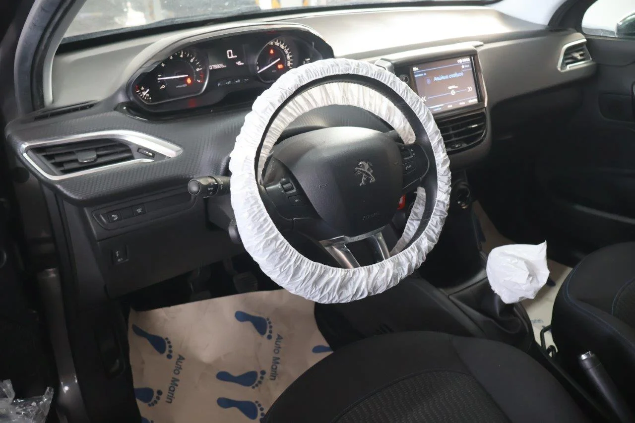 Peugeot 208 - View model 37