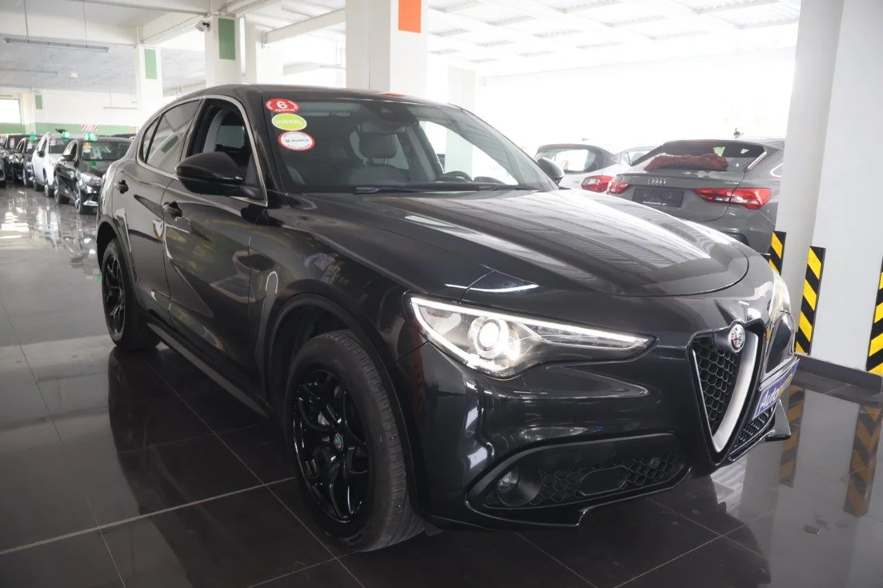View 4 - Alfa Romeo Stelvio - 2019