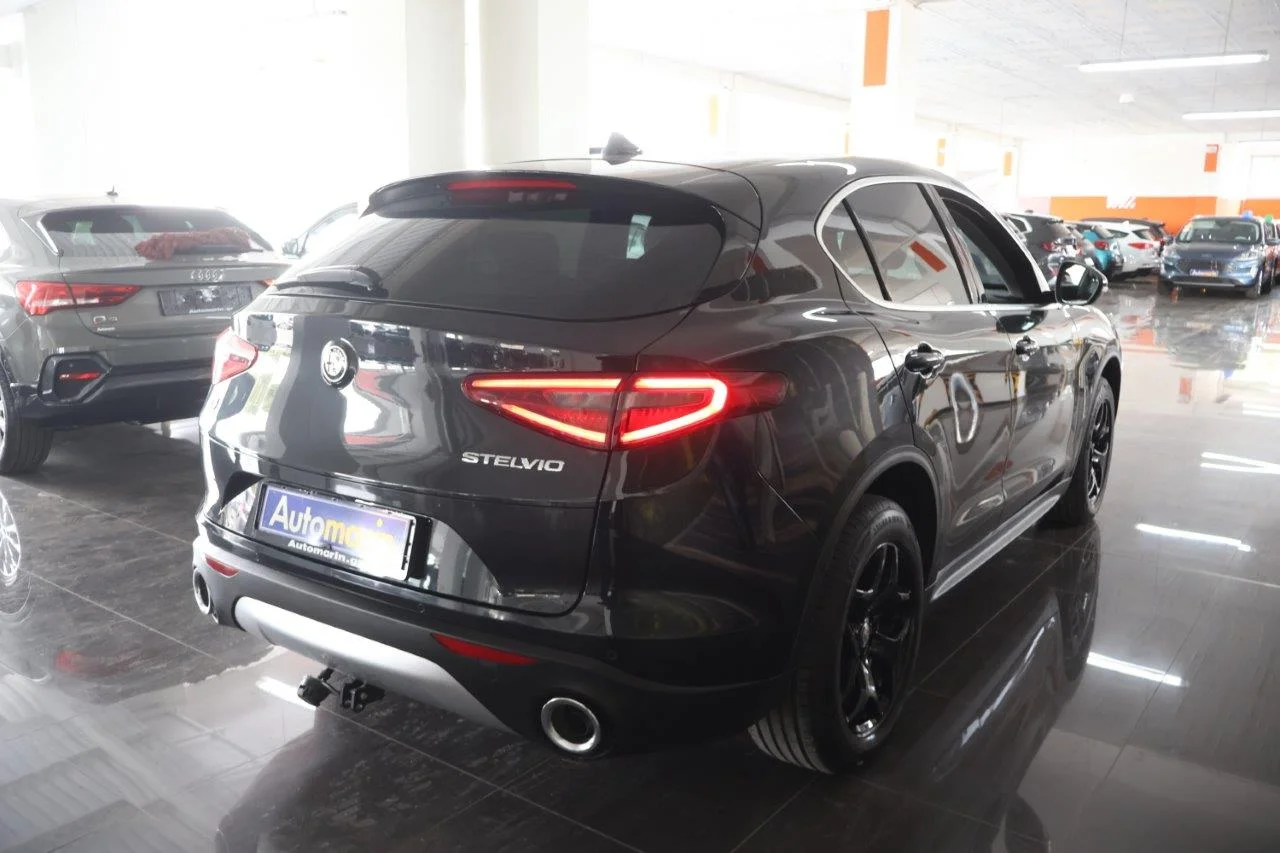 View 5 - Alfa Romeo Stelvio - 2019