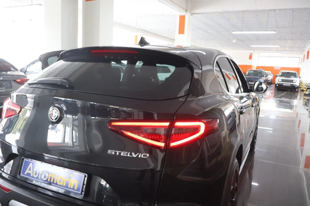Alfa Romeo Stelvio - View model 12