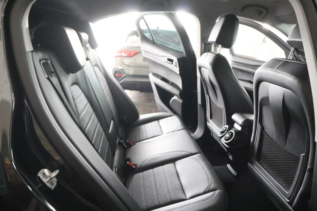 Alfa Romeo Stelvio - View model 28