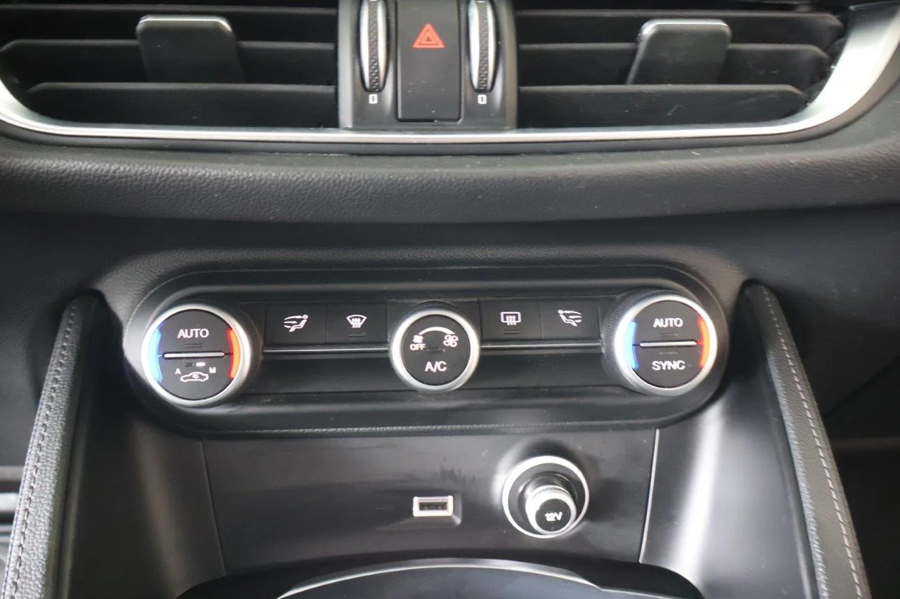Alfa Romeo Stelvio - View model 33