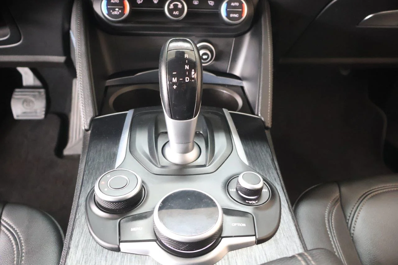 Alfa Romeo Stelvio - View model 34