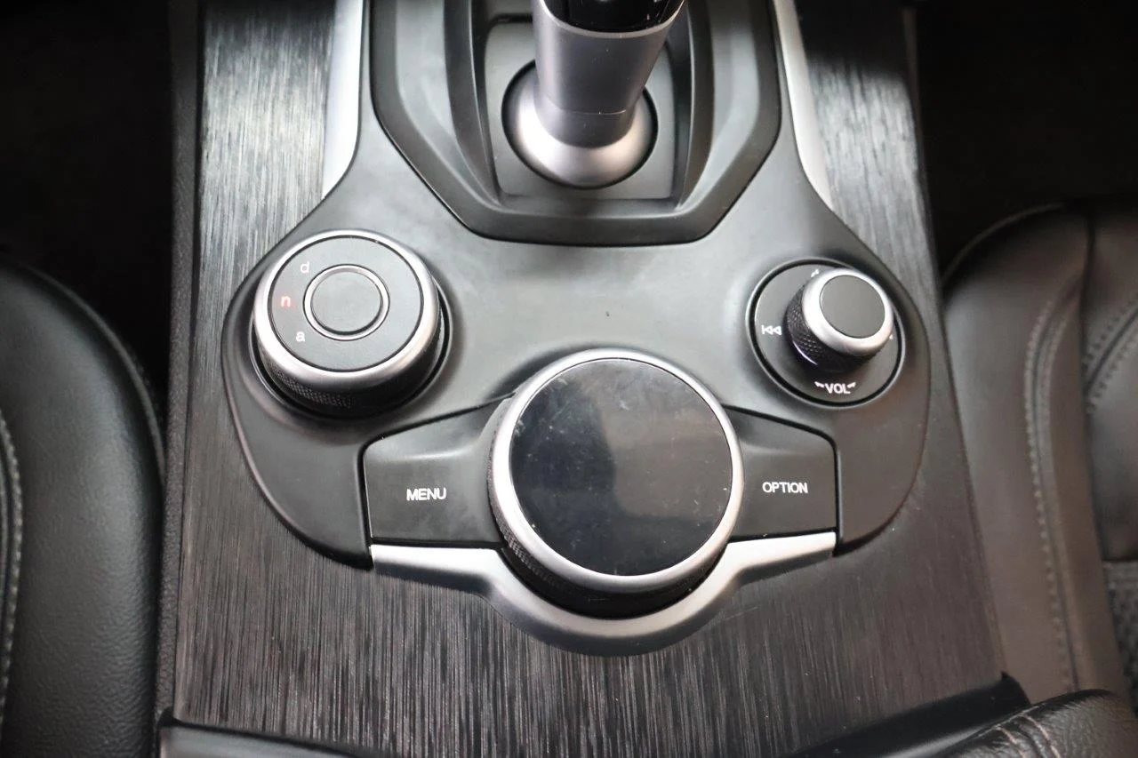 Alfa Romeo Stelvio - View model 35