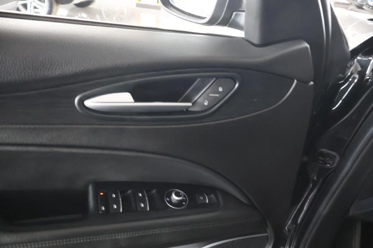 Alfa Romeo Stelvio - View model 37