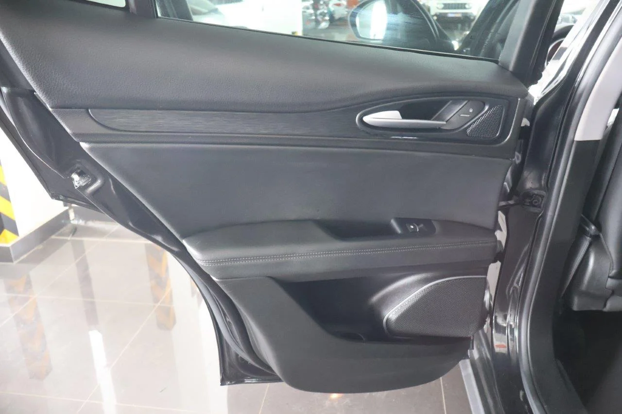 Alfa Romeo Stelvio - View model 38