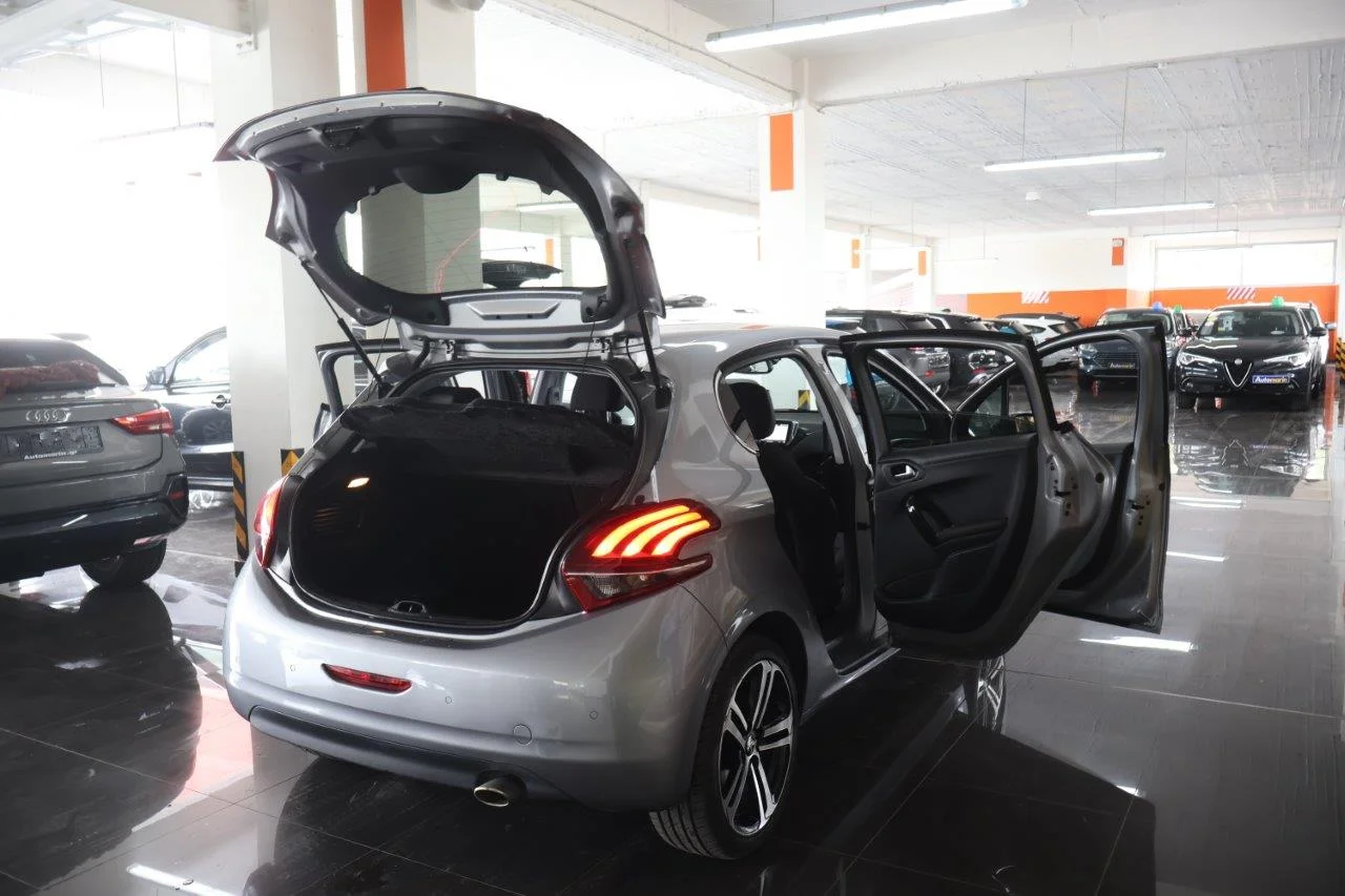 Peugeot 208 - View model 7