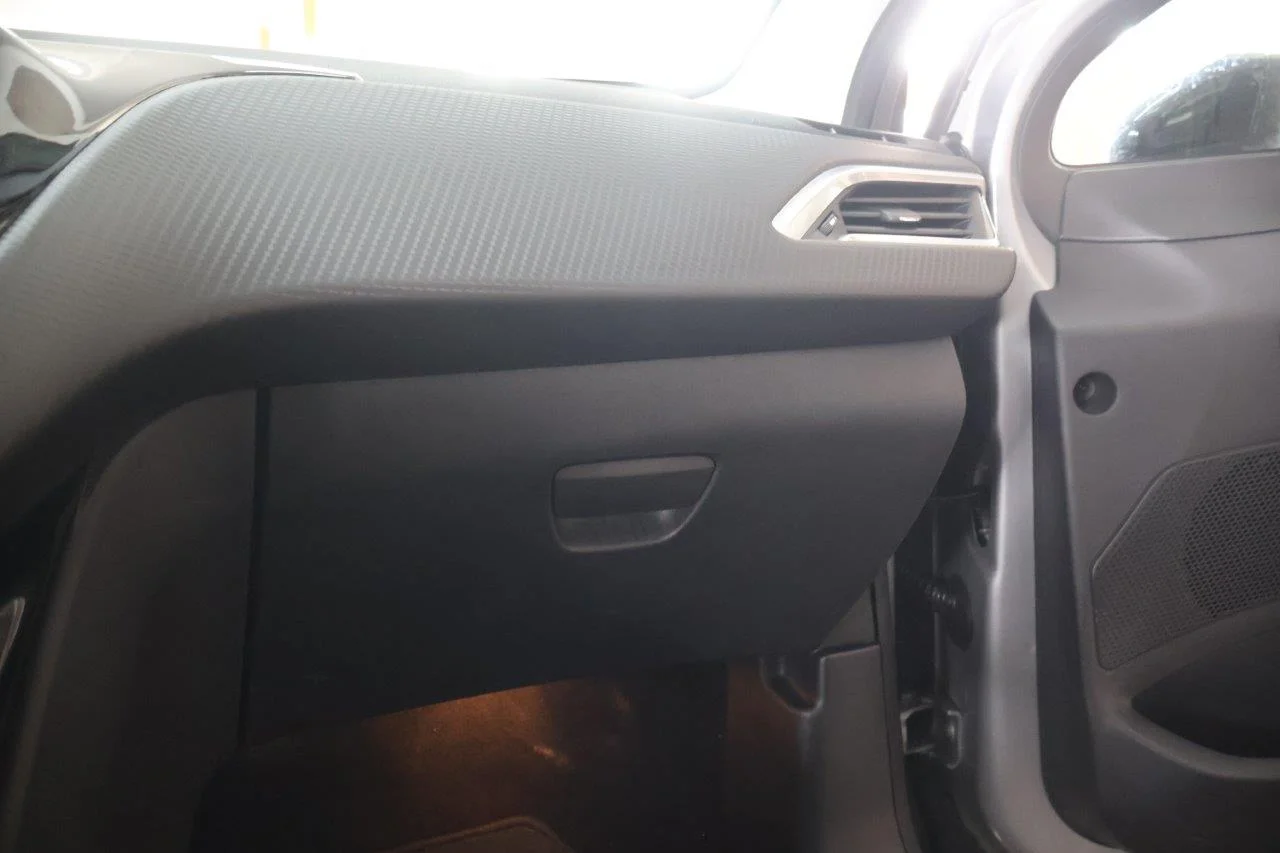 Peugeot 208 - View model 30
