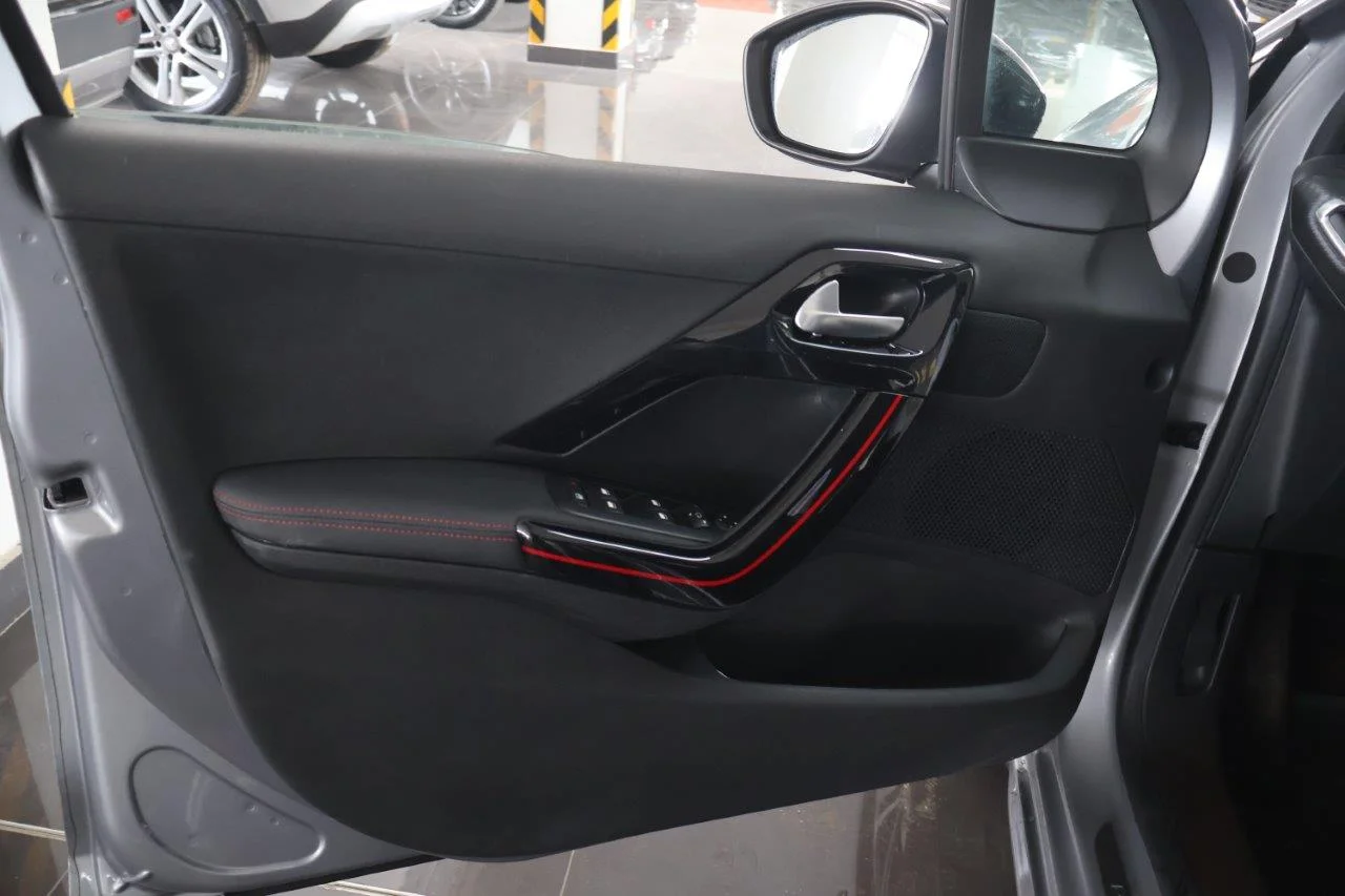 Peugeot 208 - View model 32