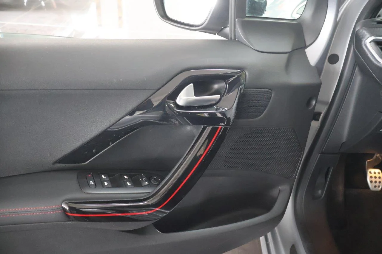 Peugeot 208 - View model 33