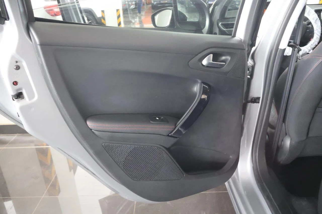 Peugeot 208 - View model 34