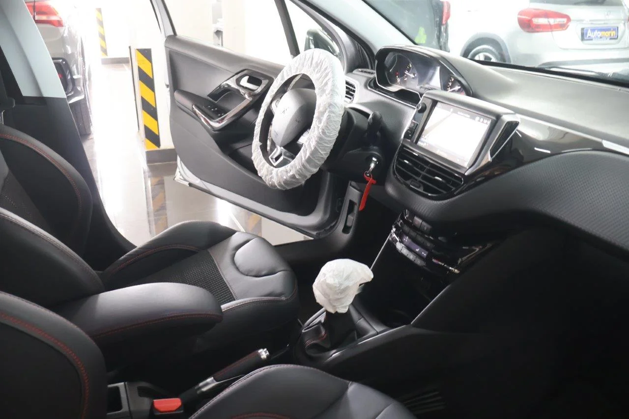 Peugeot 208 - View model 35