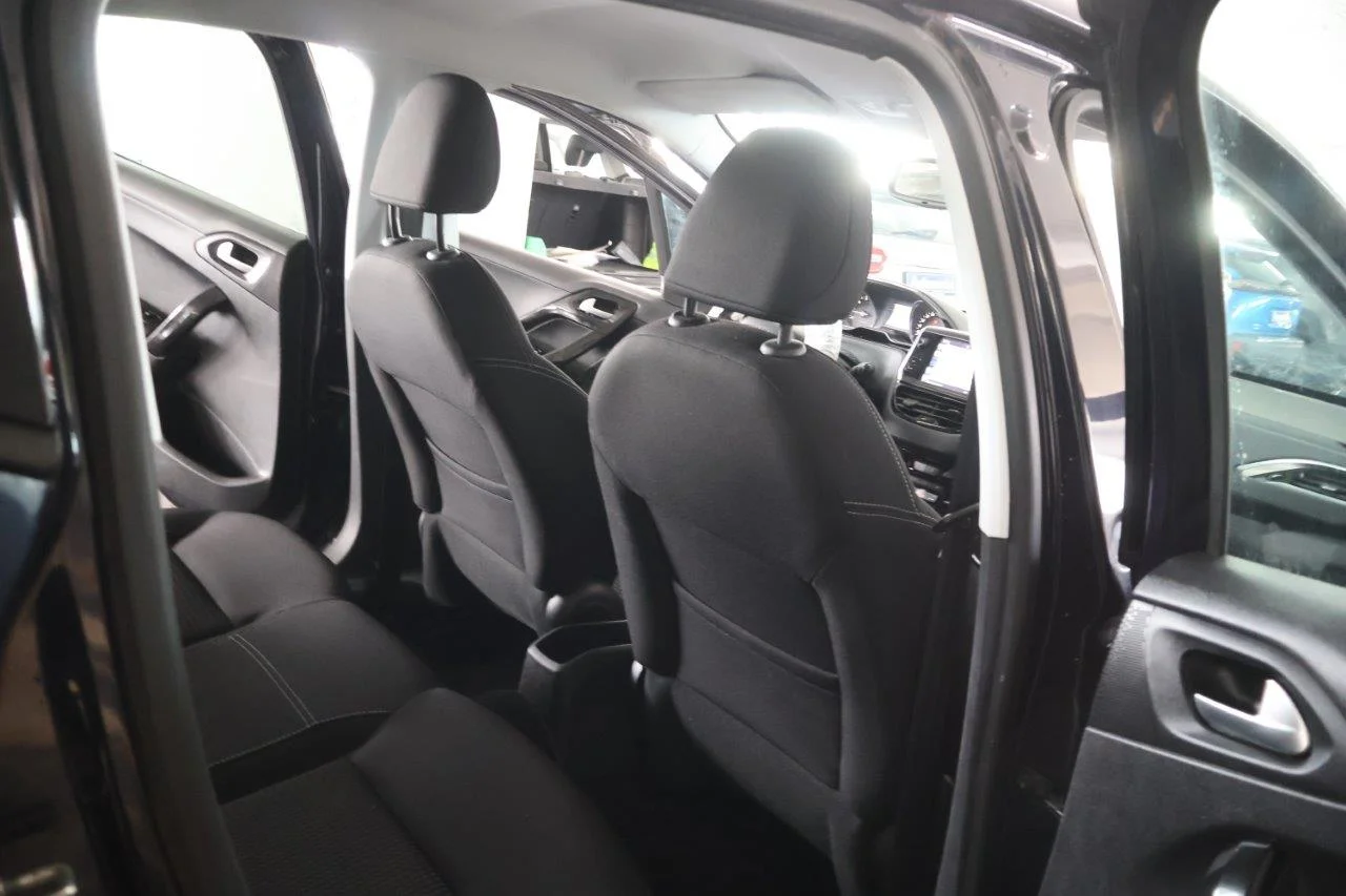 Peugeot 208 - View model 25