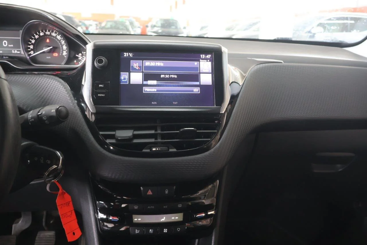 Peugeot 208 - View model 27