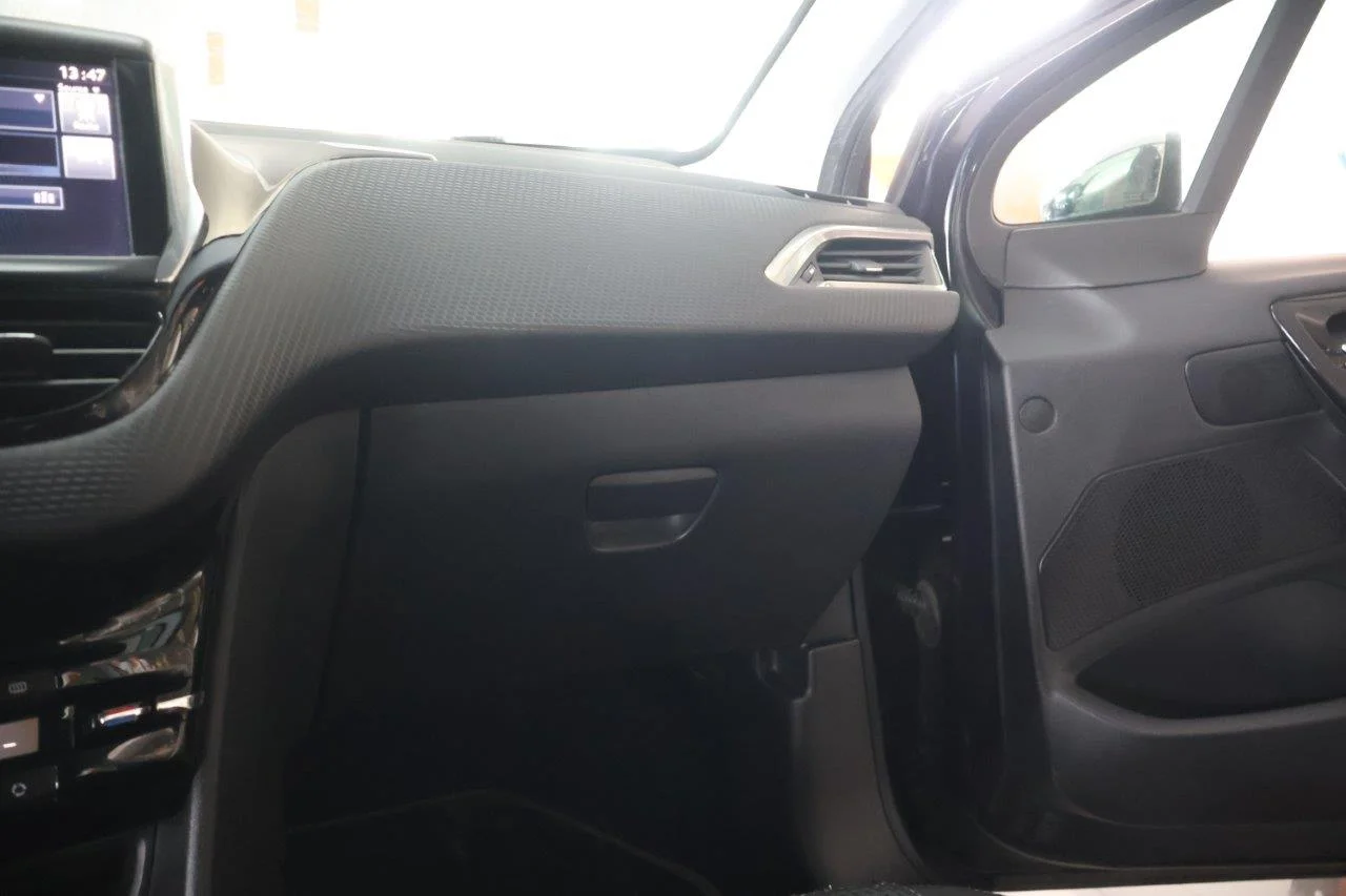 Peugeot 208 - View model 29