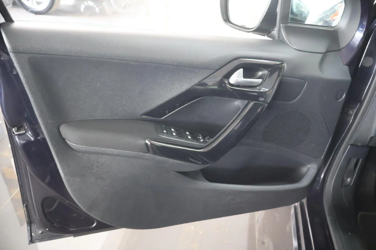 Peugeot 208 - View model 31
