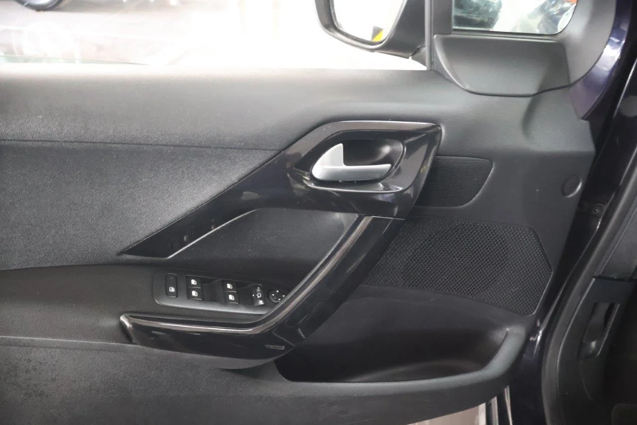 Peugeot 208 - View model 32