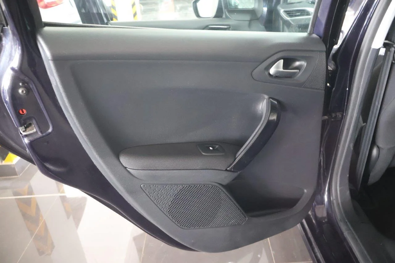 Peugeot 208 - View model 33